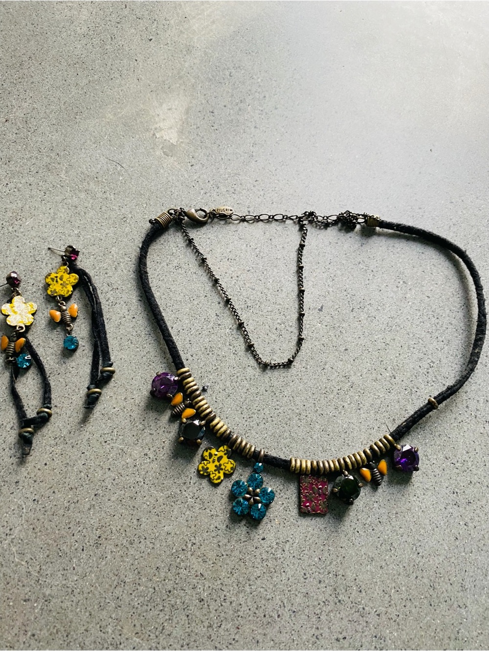 VINTAGE PILGRAM Handcrafted Multicolor Floral Pendant Necklace and Earring Set